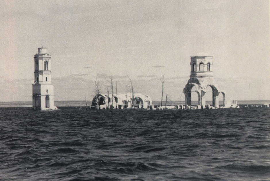 Затопленный монастырь в Мологе