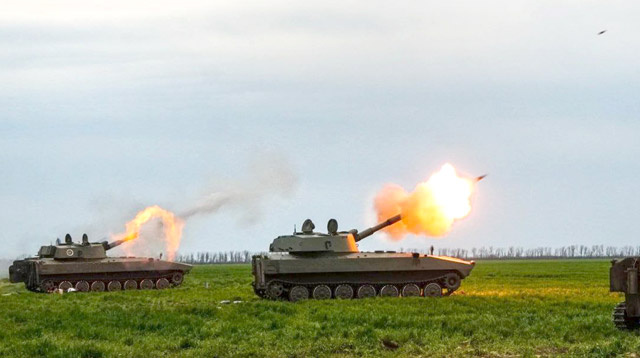 САУ «Гвоздика» ведут артобстрел (фото из открытых источников)