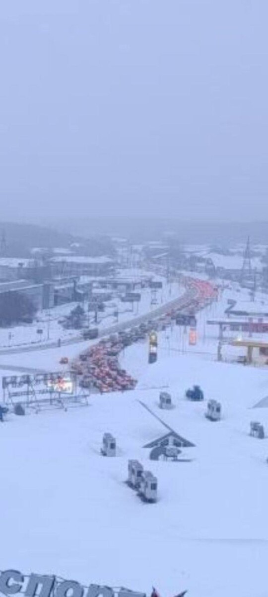    Пробка на ул. Власихинской. Источник: t.me/vkurse22