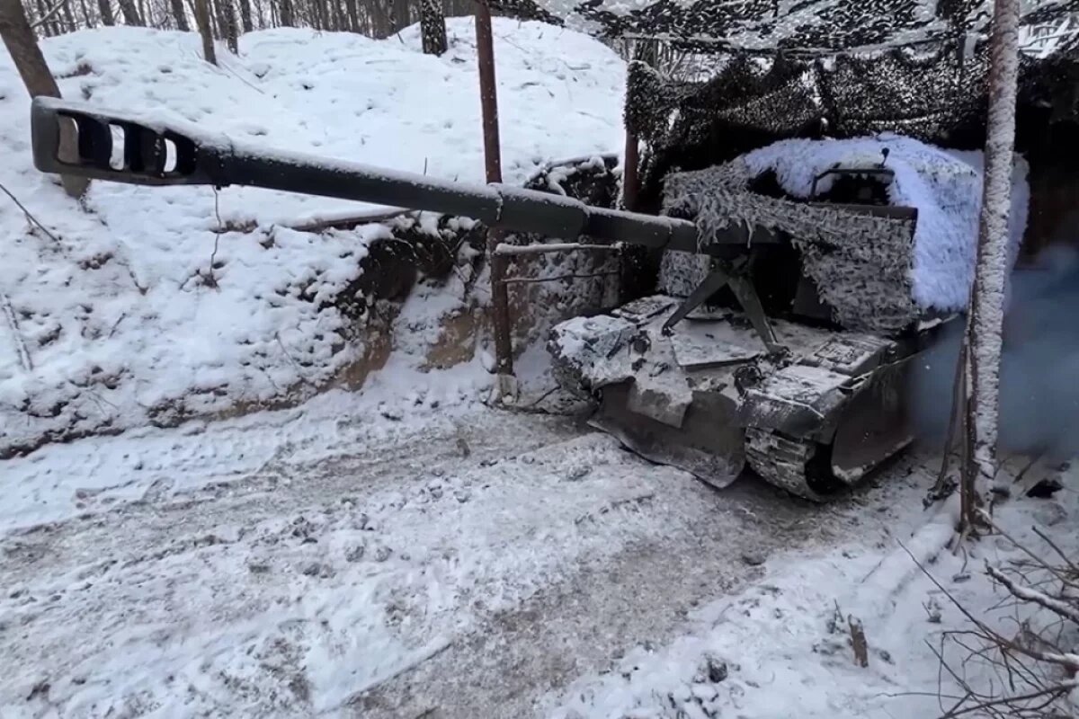    Самоходная гаубица «Мста-С» на боевых позициях.