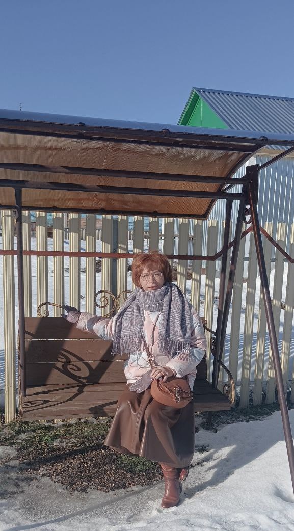 Перед отъездом. Присела на дорожку