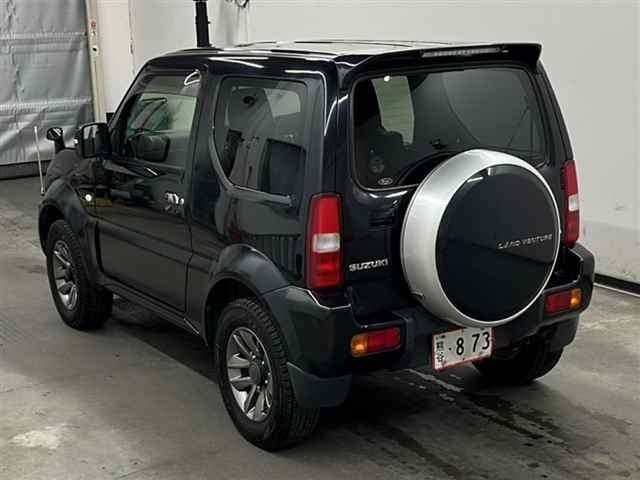 2. Фото на аукционе