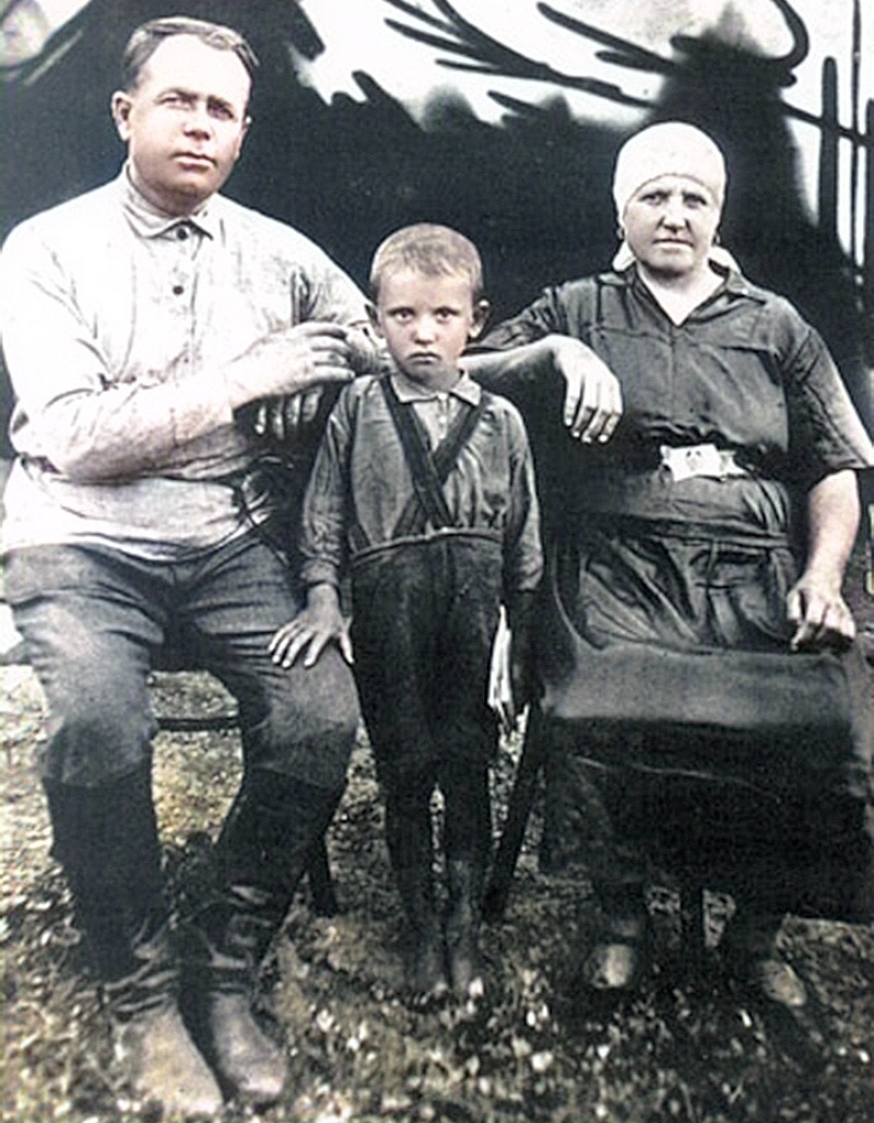 С дедом и бабушкой