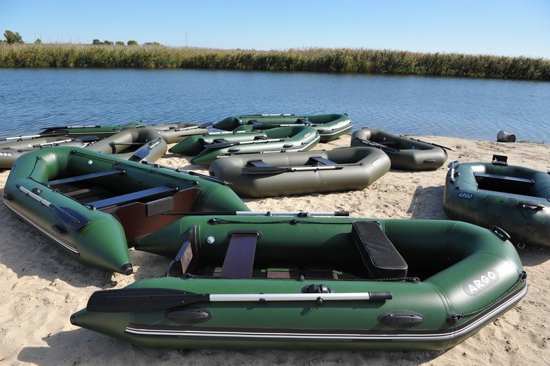 Как выбрать лодку для рыбалки: плюсы и минусы различных типов