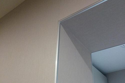 оформление внешнего угла алюминиевым уголком
