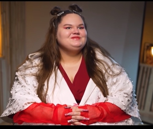 Вызывает отвращение и возмущение. Отрицательный пиар тоже пиар