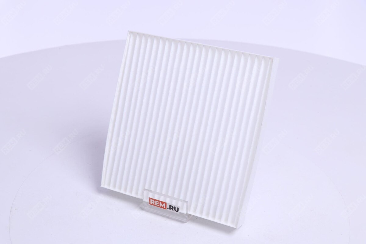 По версии немецкой компании Freudenberg, впервые идею об использовании фильтра высказал водитель одного из ее членов правления, который заметил, что его одежда загрязняется именно от поступающего в салон воздуха. Для этого был применен отрез фирменного нетканого материала, которым перекрыли отверстие для поступления воздуха в систему вентиляции. На оригинальное решение обратили внимание руководители компании, и в итоге в лаборатории компании был создан фильтрующий материал Viledon, поступивший на промышленный рынок уже в 1957 году. Однако сфера его применения ограничилась лишь очистными системами предприятий.