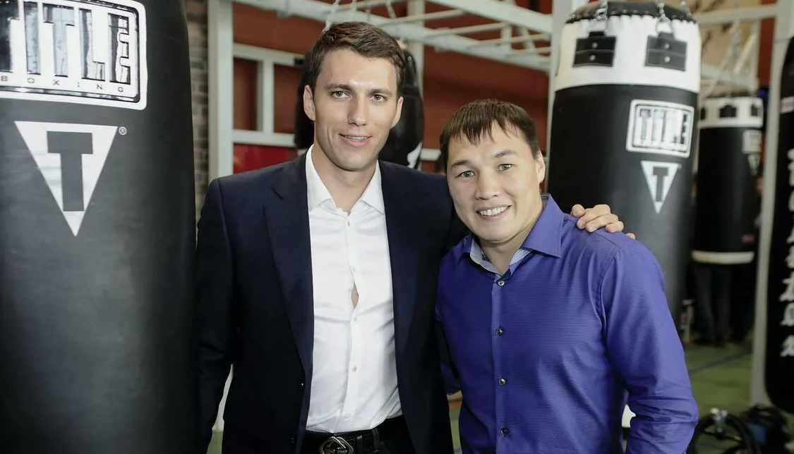 Менеджер Бивола Вадим Корнилов и Руслан Проводников (справа)