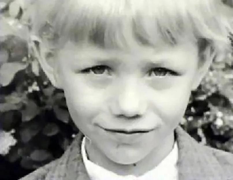 Рома в детстве. Фото с сайта fsg82.ru