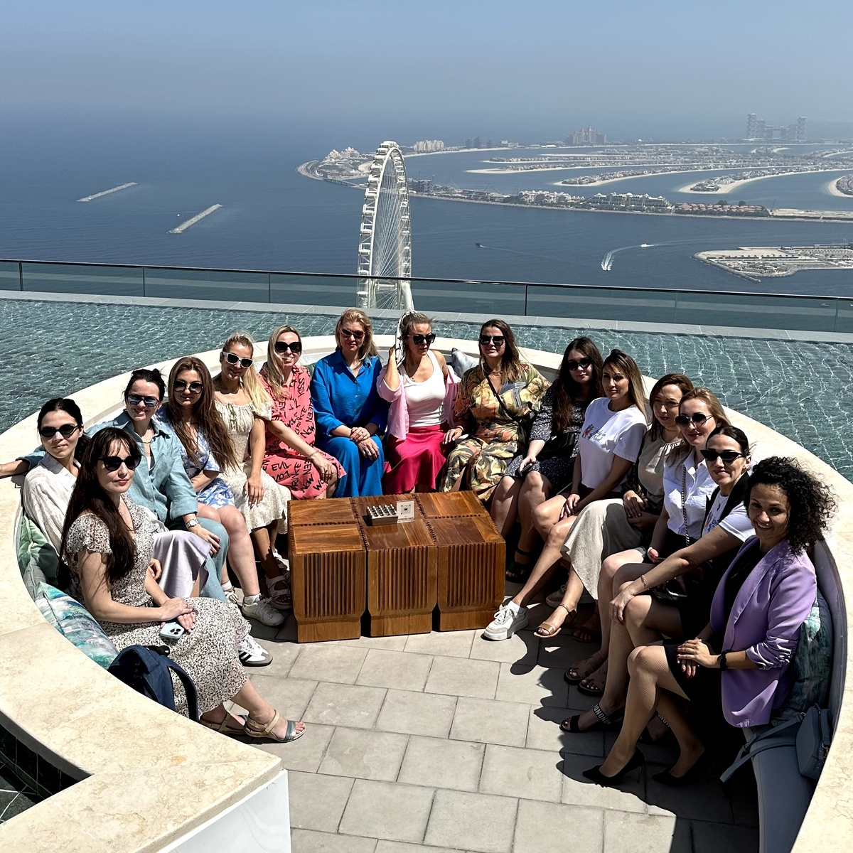 В рекламнике с самой лучшей командой  Lady On Travel. Дубай, 2024 год. 