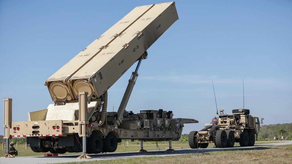 На фотографии: гиперзвуковая ракета большой дальности «Тёмный Орёл» (мобильный комплекс LRHW). Источник фото: https://ru.wikipedia.org/wiki/LRHW