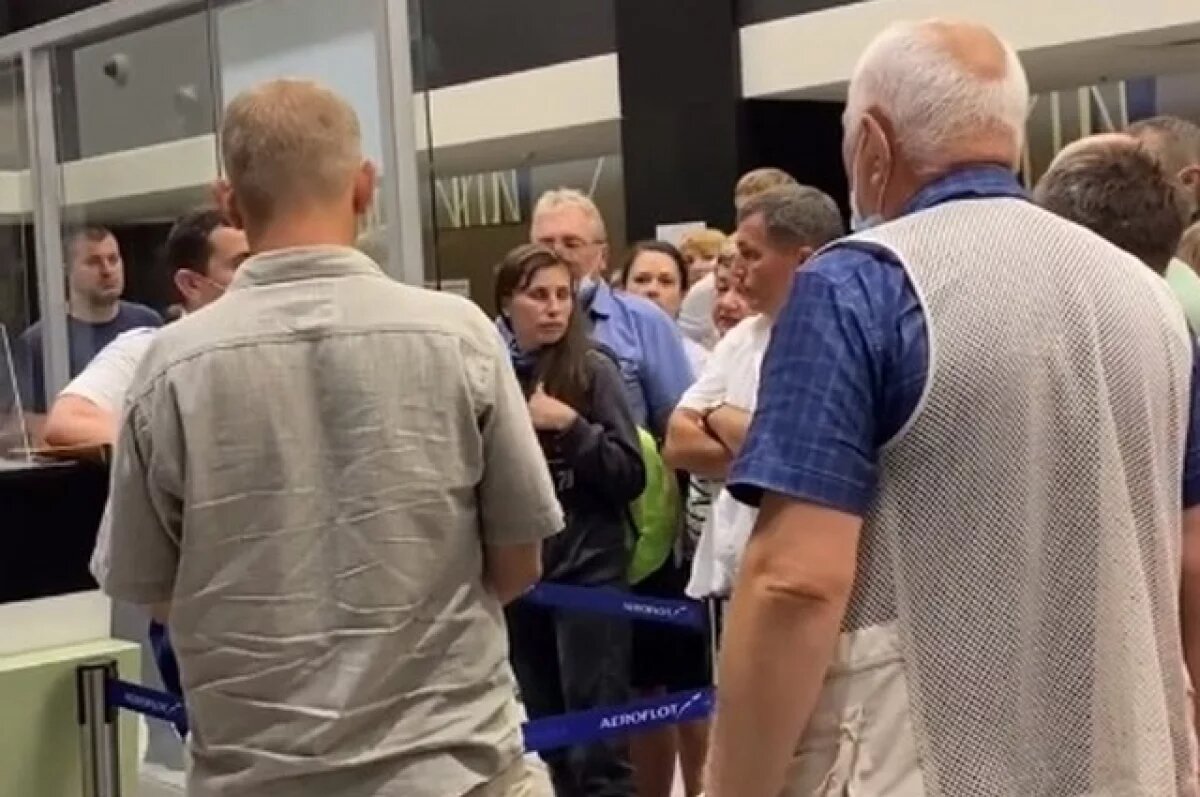    Некоторые рейсы были отменены, а другие перенаправлены в другие воздушные гавани