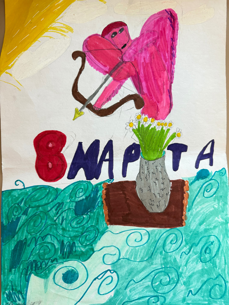 Стоят картины в спальне и создают яркое настроение