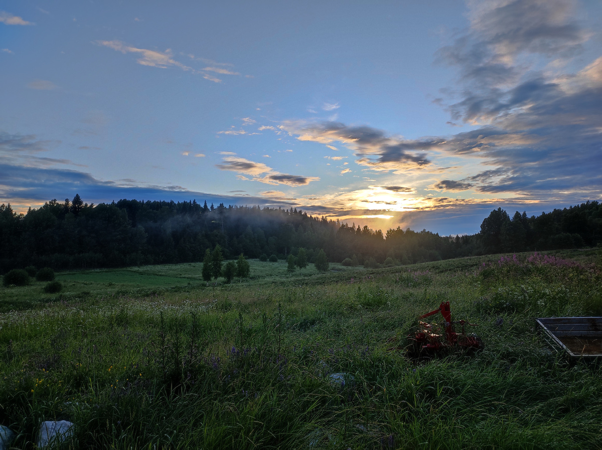 Рассвет над кемпингом