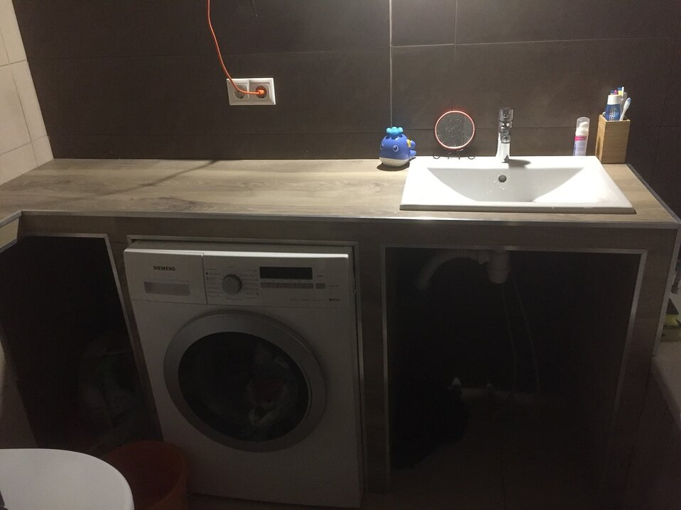 Столешница в ванной из подручных материалов