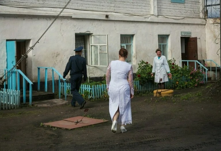 Невеста идет на регистрацию брака в колонии / Яндекс Карты