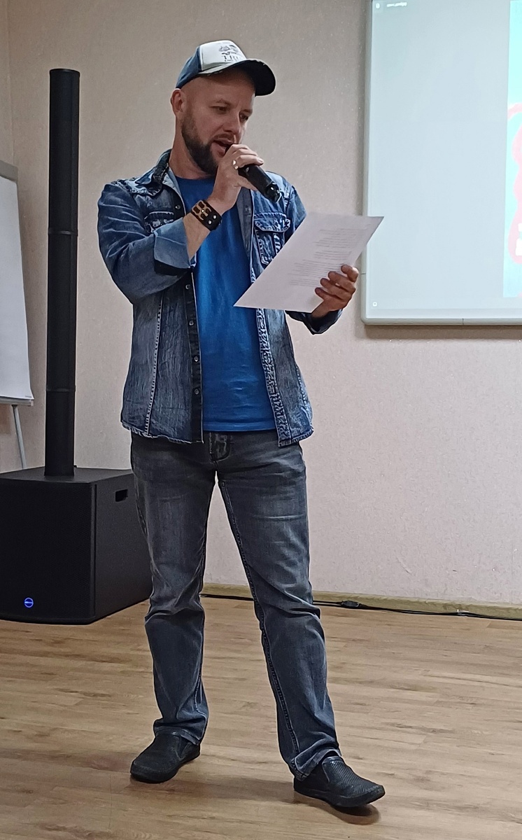 Фото с чьего-то телефона, поэтому качество так се