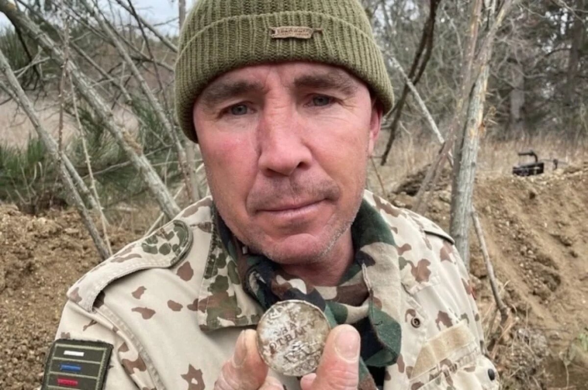    Имя установлено по медали «За отвагу».