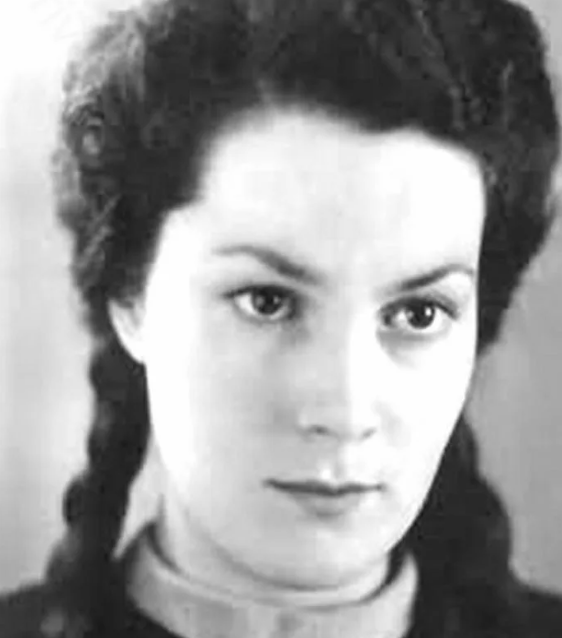 Элина Быстрицкая