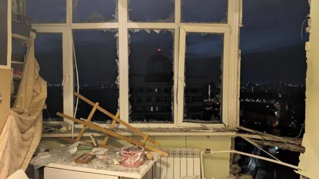 Подпись к фото,Поврежденная квартира в доме на Северном шоссе в РаменскомАвтор фото,t.me/vorobiev_live