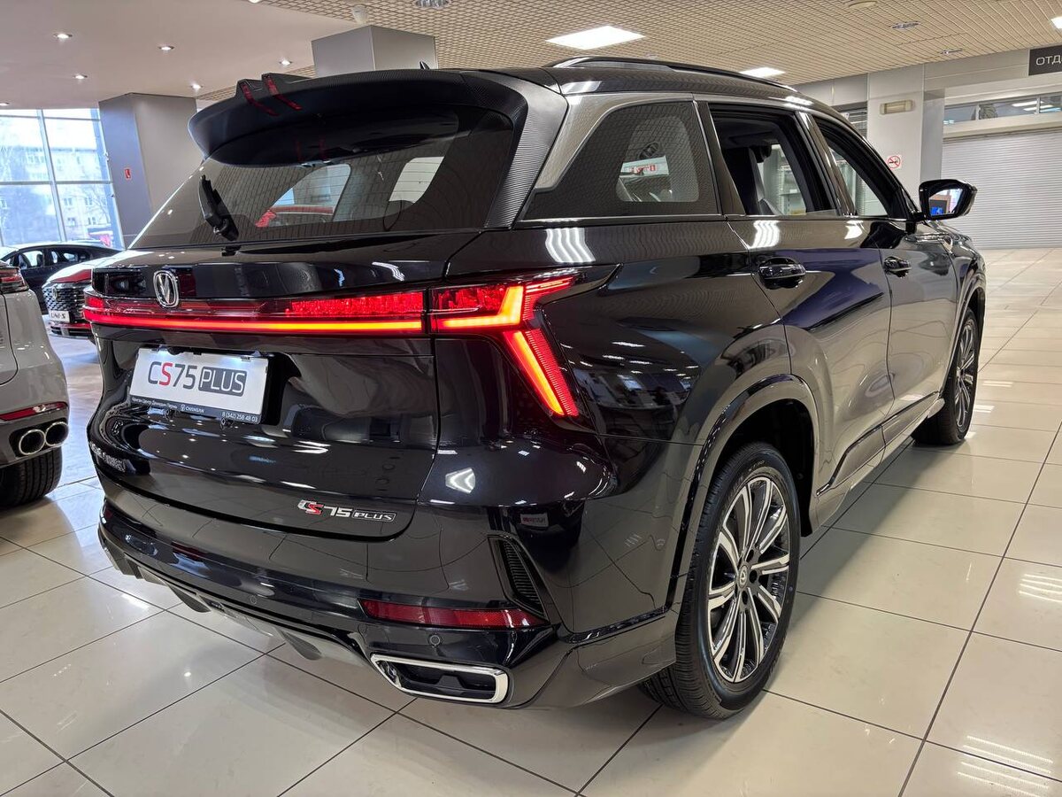 LED оптика с тонким профилем и эффектной подсветкой формируют дерзкий и запоминающийся взгляд модели