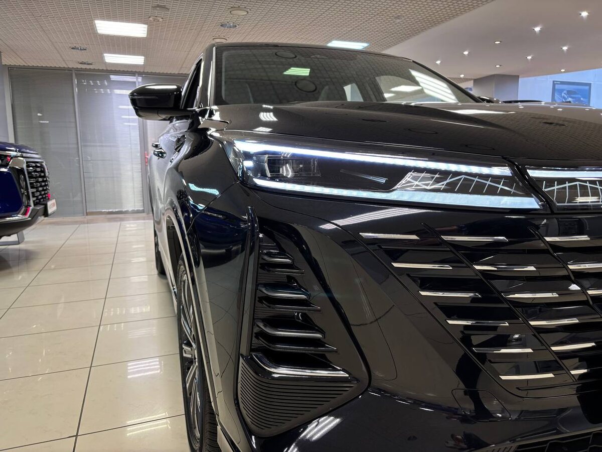 Светодиодные фары головного света, программируемая функция отложенного выключения головного света (Follow me home), светодиодные ДХО, светодиодные габаритные огни, светодиодными указателями поворота, интегрированные в наружные зеркала