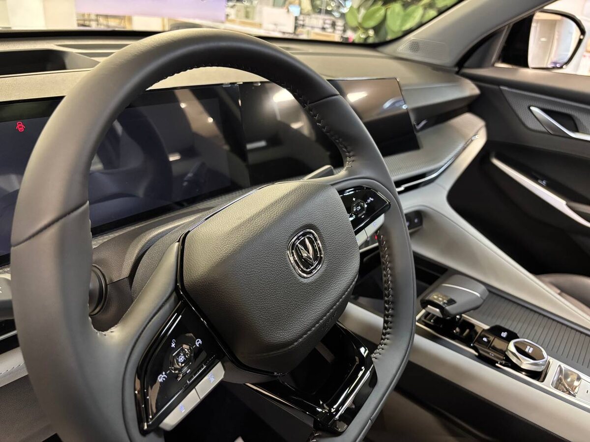 Многофункциональное рулевое колесо с возможностью управления мультимедиа