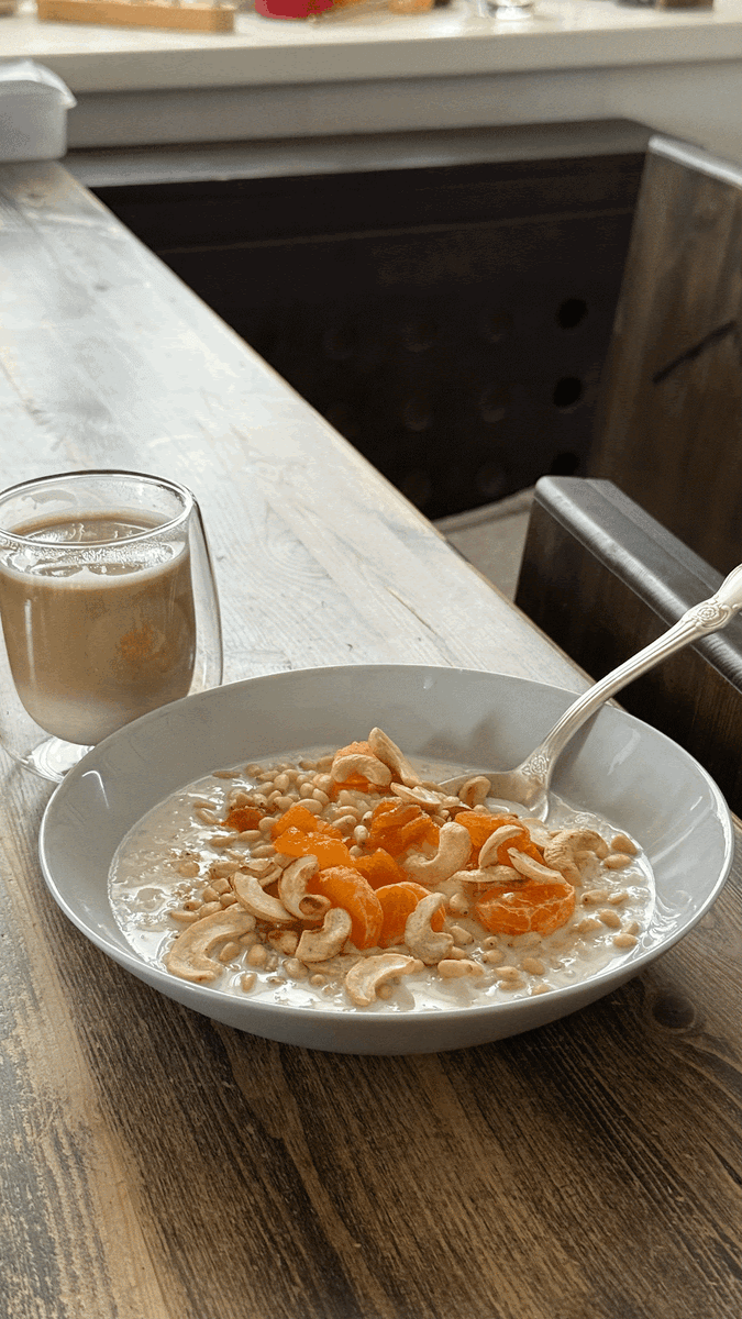 Рисовая каша, курага, мандарин, орешки