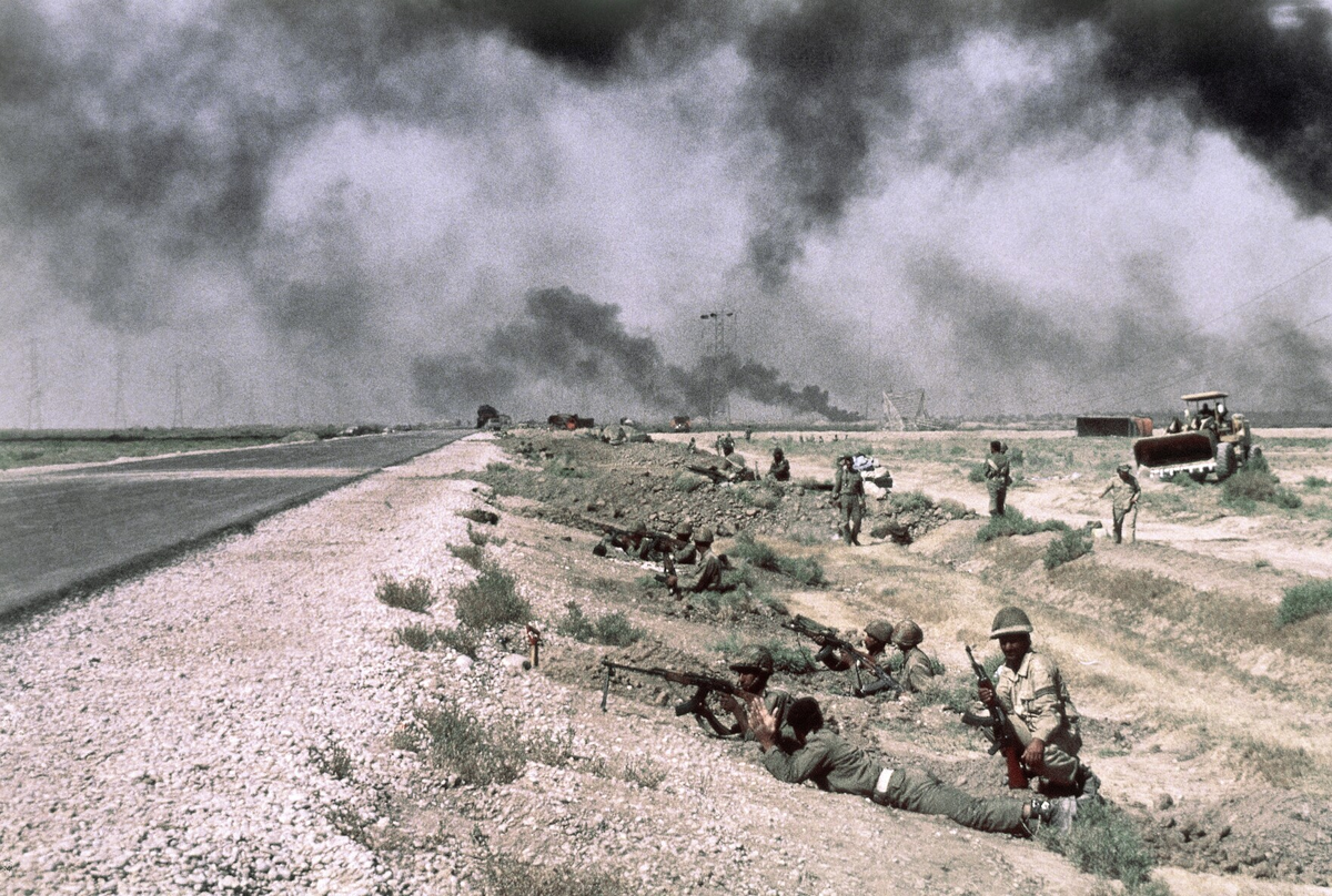 Иракские солдаты в бою