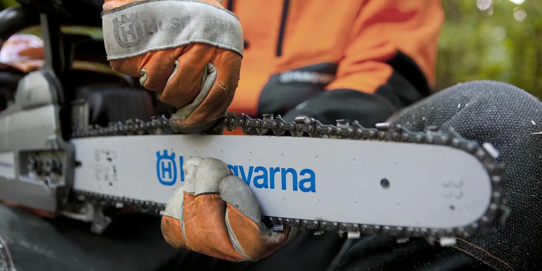 Как натянуть цепь на бензопиле правильно