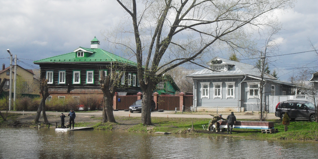 Отзыв о поездке в Переславль-Залесский. Разруха, старые дома и мусор на улице. Шикарное озеро