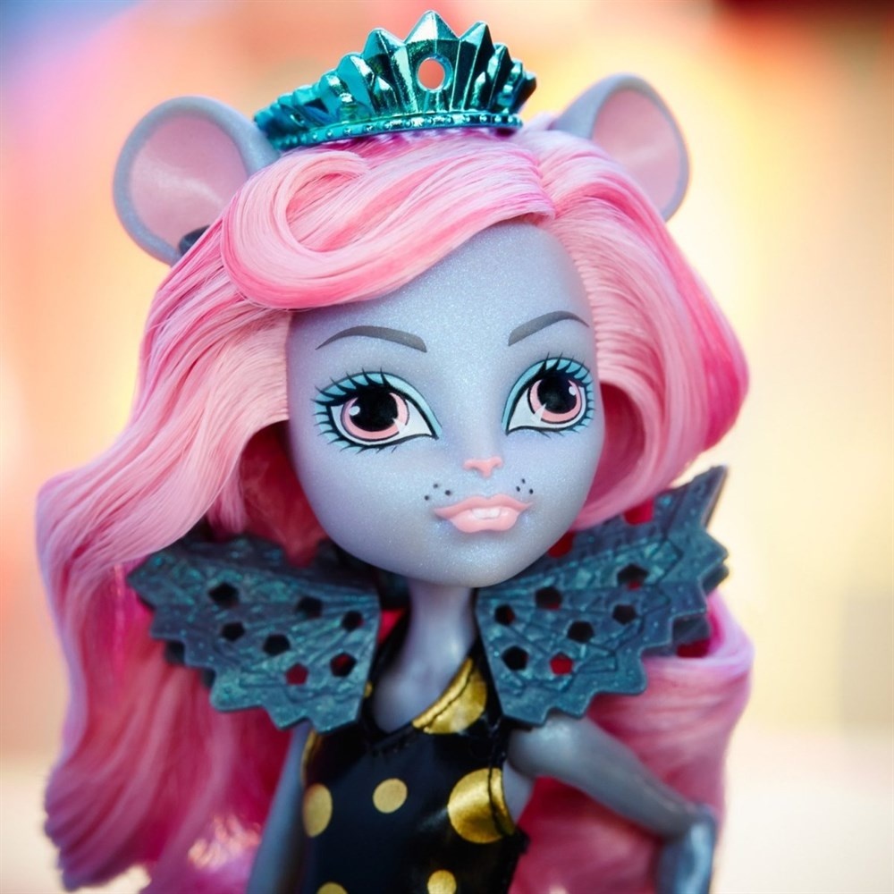 Родной мейк. Взято с сайта https://dollsfest.ru/products/kukla-monster-high-bu-iork-bu-iork-mausedes-king