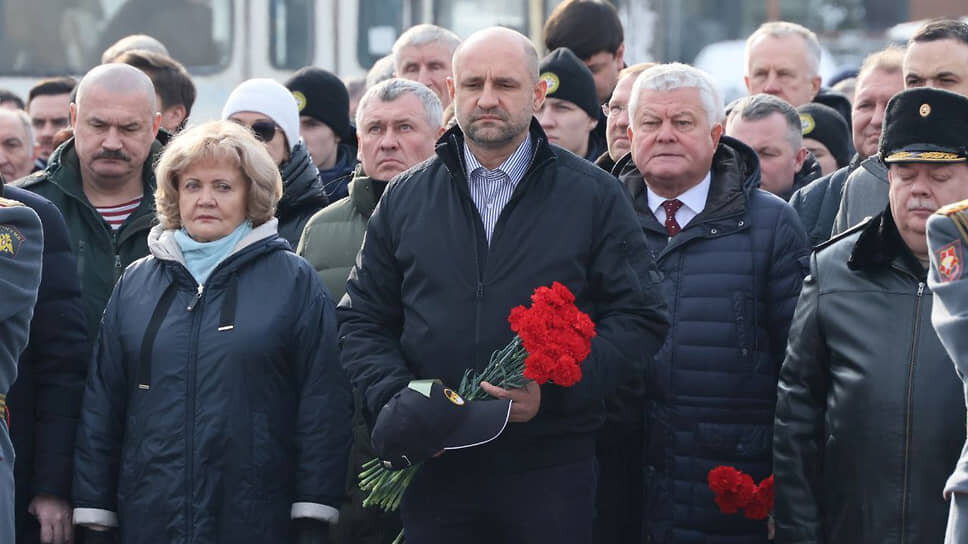 Людмила Бабушкина (слева) и Артем Жога (в центре).📷Фото: полпредство УрФО