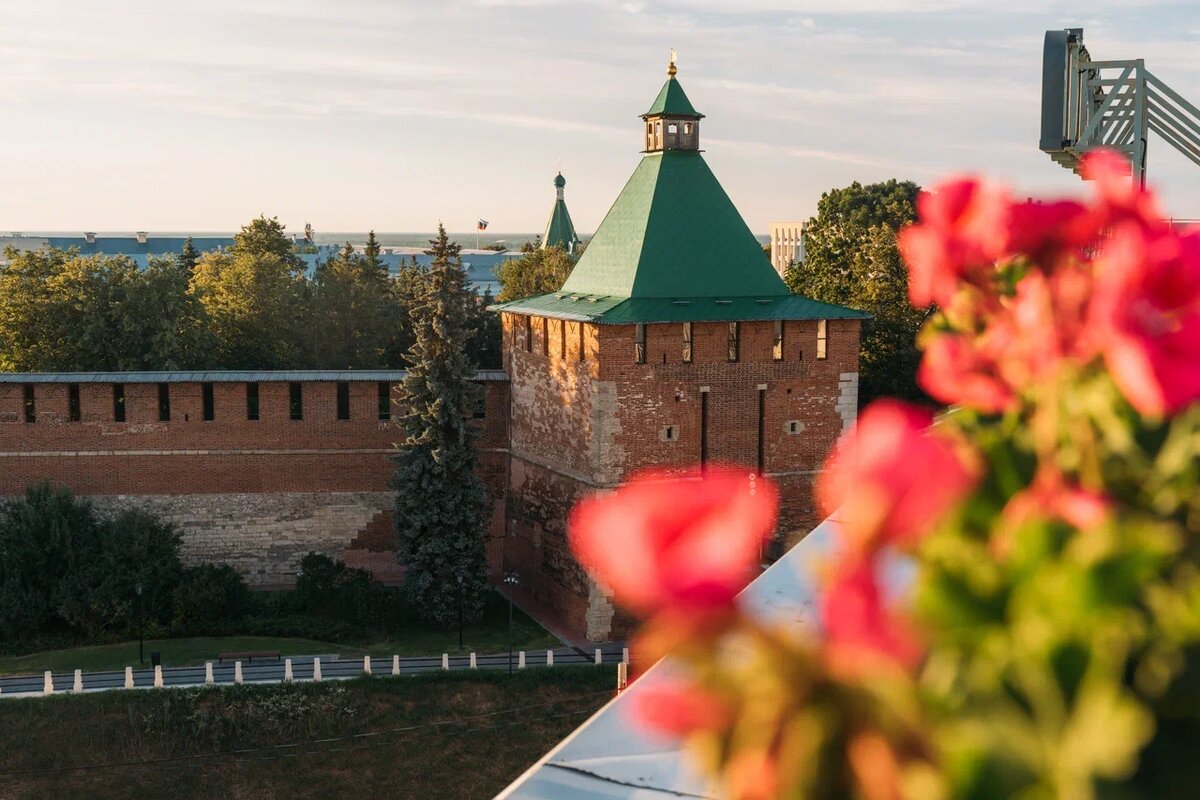 Вид на Никольскую башню Кремля