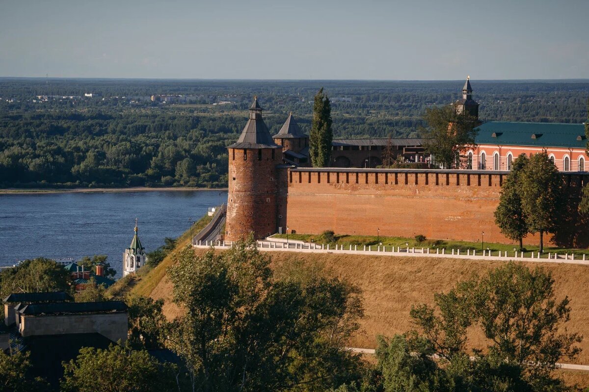 Вид на Тайницкую башню Кремля