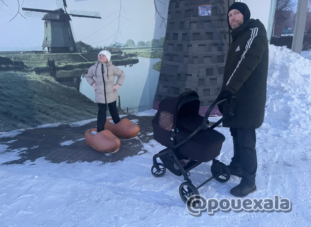 Прогулка с семьей 