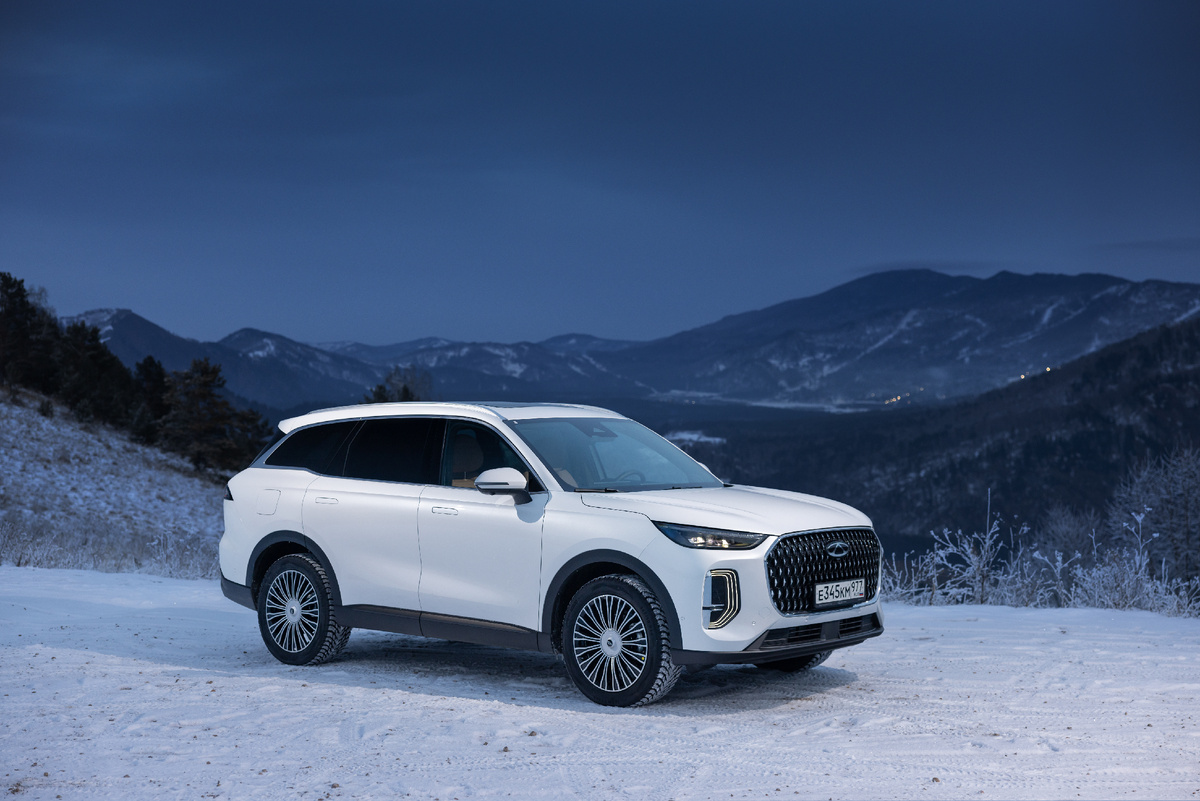 Габаритные размеры Chery Tiggo 9 ДхШхВ - 4810×1925×1741 мм, колесная база 2800 мм. В конструкции кузова использовано 85% высокопрочных сталей, что позволило пройти кроссоверу не только национальный краш-тест, но и латиноамериканский, и даже EuroNCAP. Кузов Chery Tiggo9 полностью оцинкован