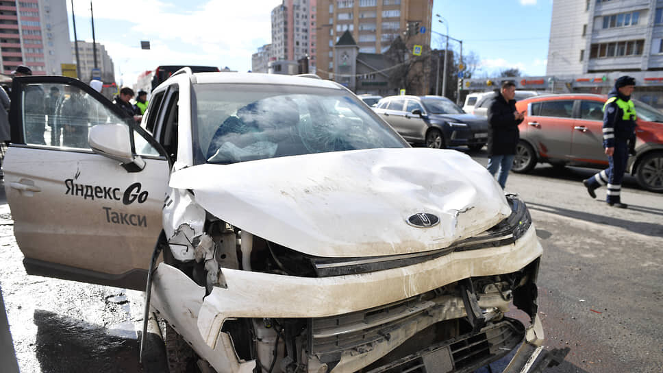 В анализах водителя, сбившего людей на остановке в Казани, нашли следы наркотиков.📷Фото: Артемий Шуматов / Коммерсантъ