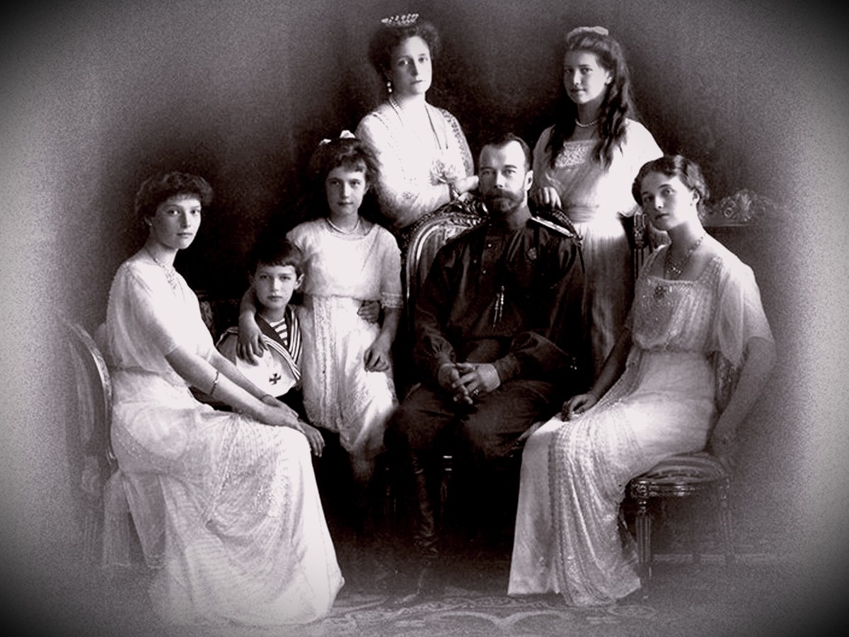 Семья Романовых. Изображение взято с Яндекс картинок.