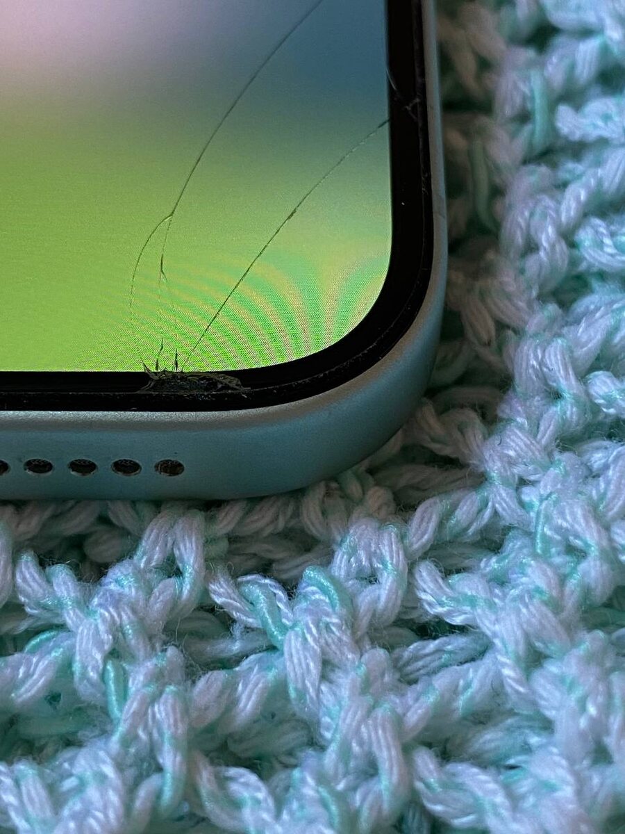 iPhone 15 Разбито только стекло