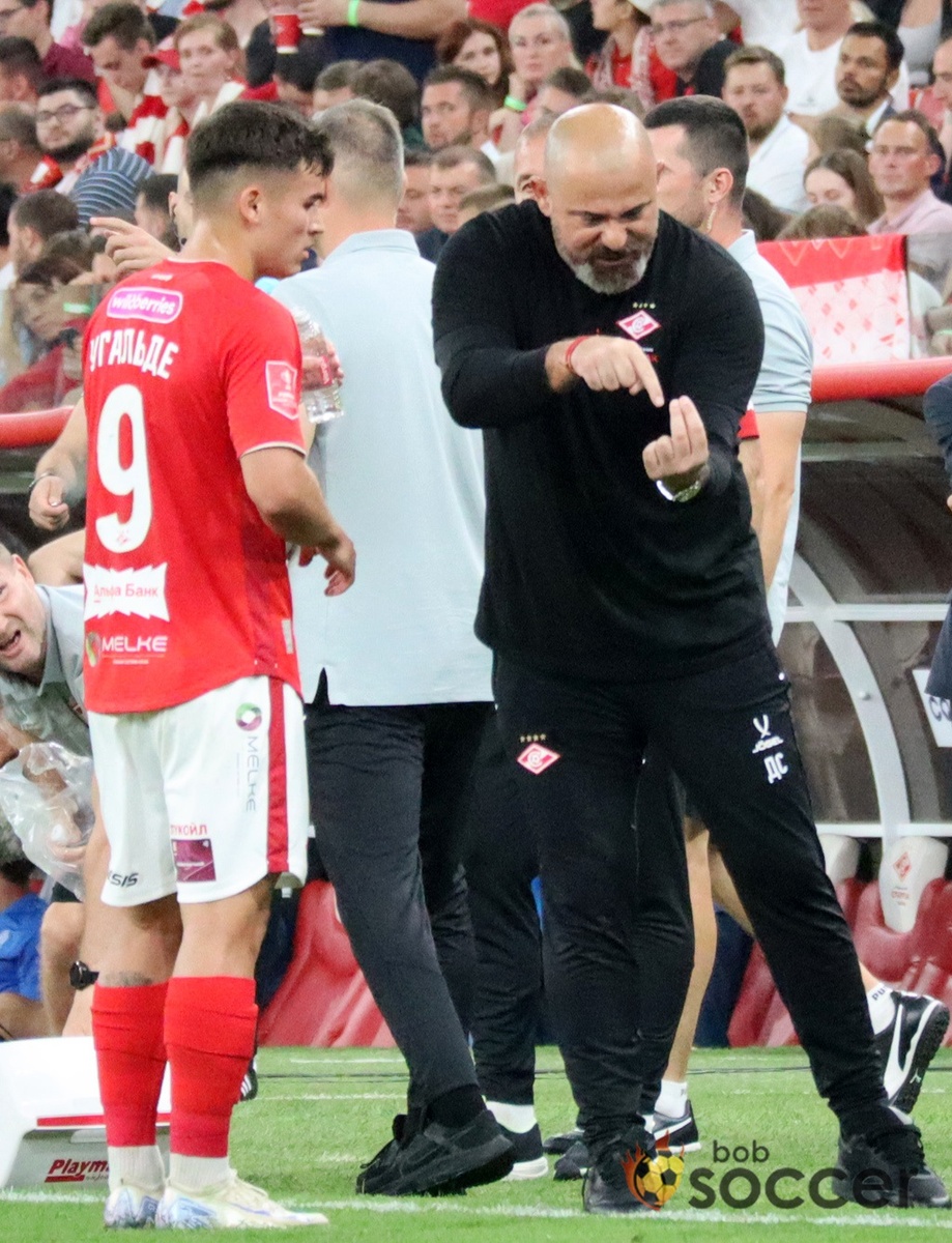    Роман Шаронов: «Станкович, похоже, собирался менять в перерыве четверых»Александр Просветов