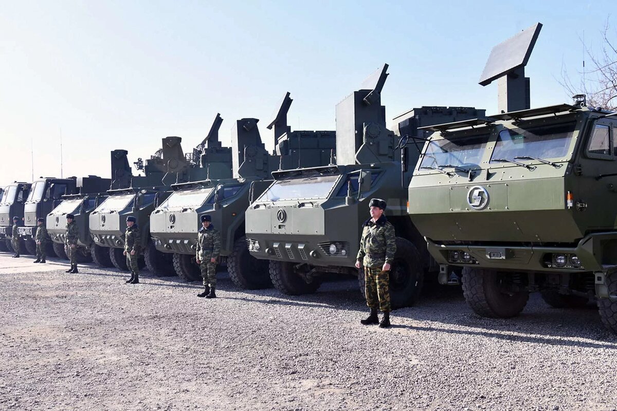 Таджикистан впервые представил свою недавно приобретенную систему зенитных ракет (ЗРК) малой дальности HQ-17AE во время парада, посвященного 32-й годовщине Вооруженных сил. Фото: Министерство обороны Таджикистана