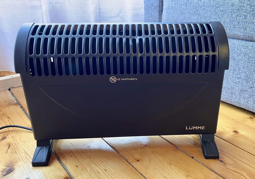 Конвектор в черном цвете смотрится довольно оригинально