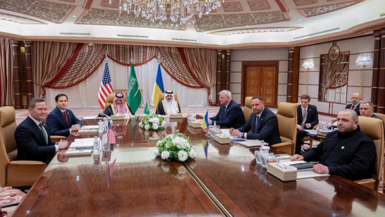    Переговоры Украины и США начались в Саудовской Аравии ©REUTERS