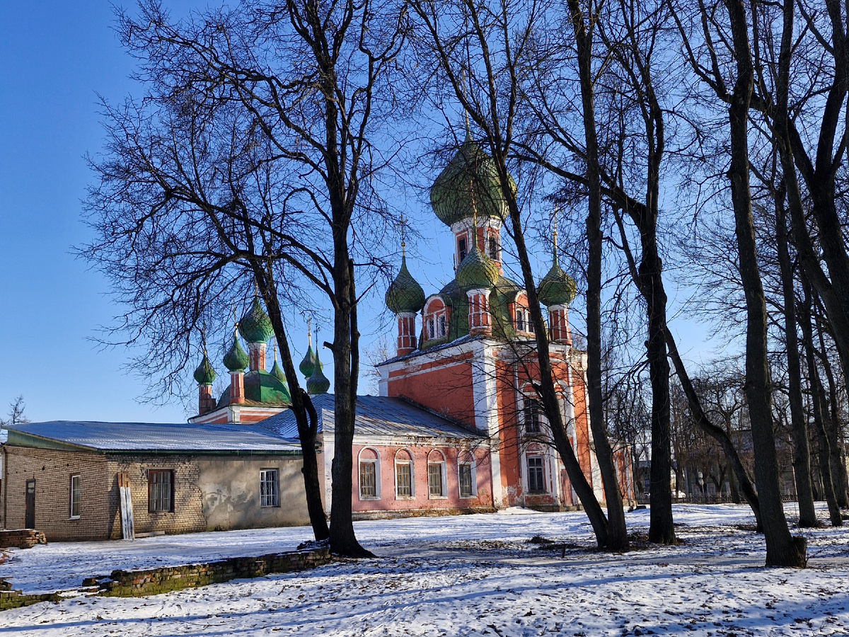 На территории бывшего кремля 