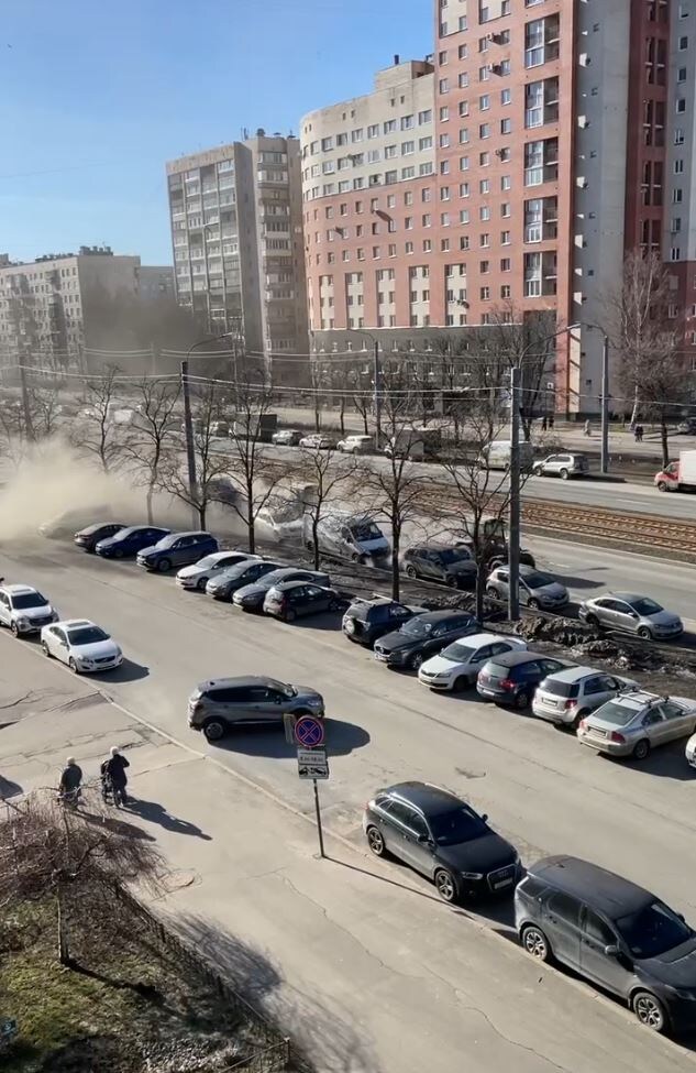    Фото: скрин видео из Telegram-канала «Мегаполис | ДТП и ЧП | Санкт-Петербург | Питер»
