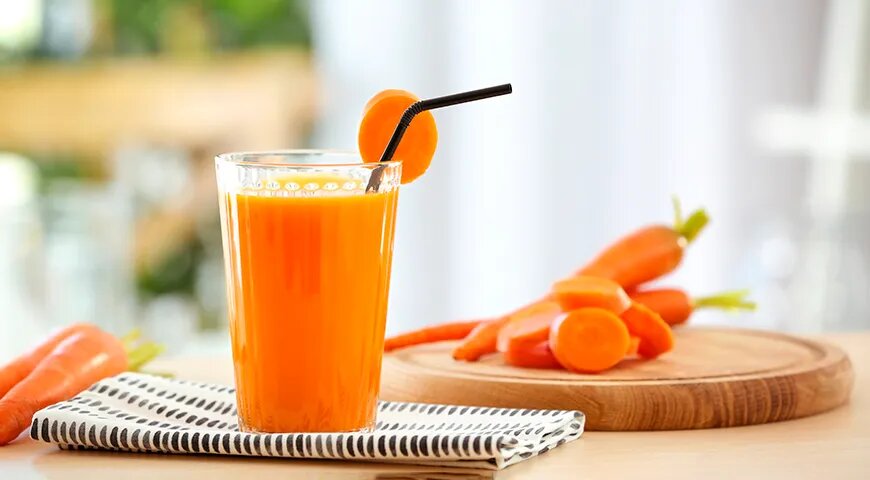   Морковный сок полезен для глаз, кожи и иммунитета (Shutterstock/FOTODOM)