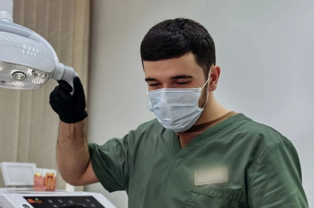 Сейчас информация о сотруднике исчезла с сайта клиники, где он работал Фото: Скриншот vk.com