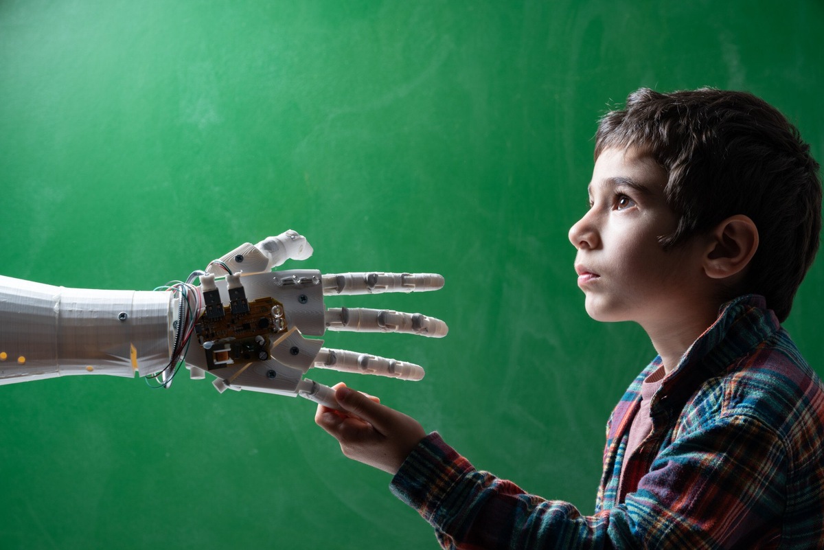    Цифровые няни: как ИИ воспитывает детей богатых и что с этим не так