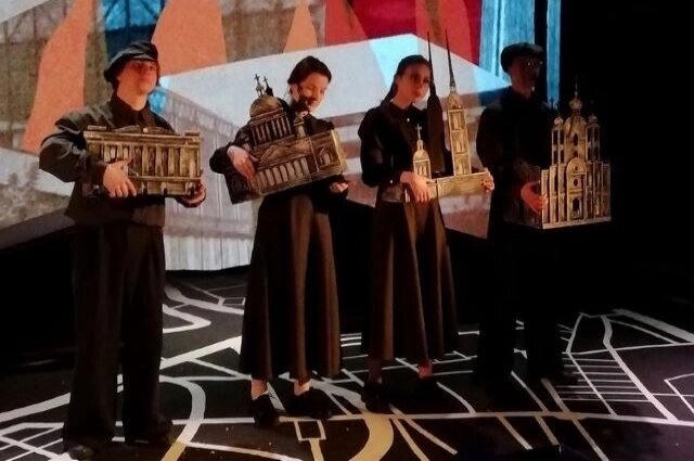    Сцена из спектакля «Осталась одна Таня». Фото: АУ «Русский драмтеатр» Минкультуры Чувашии